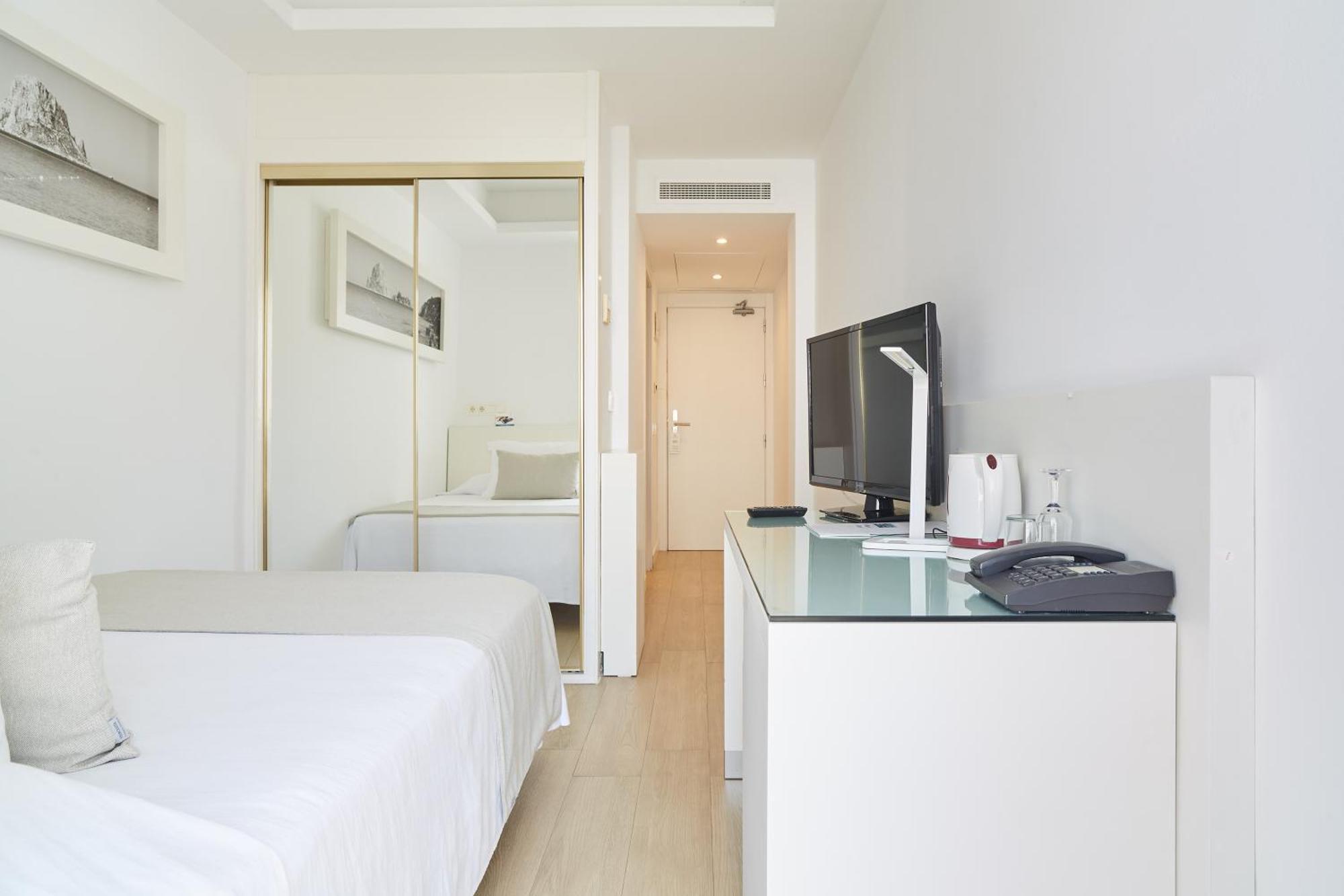 Hotel Argos Ibiza Таламанка Екстериор снимка